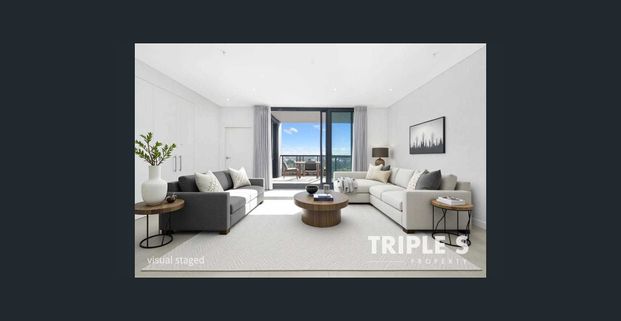 Spacious 2-Bedroom Apartment with Sunset Views in Prime Location - Photo 1