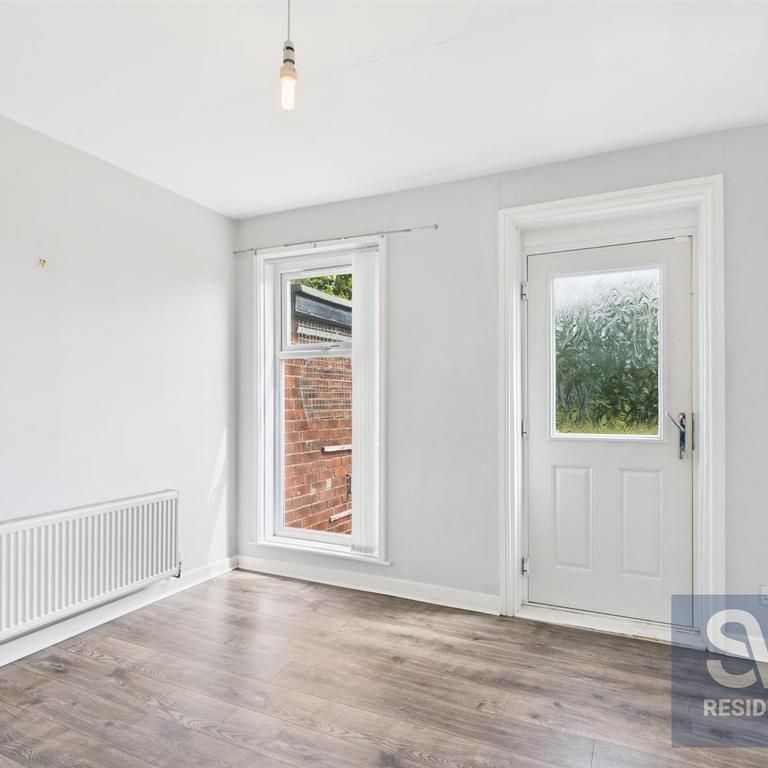 4 bedroom detached house to rent - Photo 1