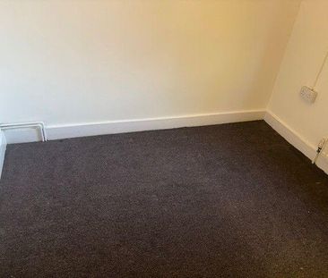 4 bedroom terraced house to rent - Photo 3