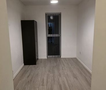 Room in a Shared House, Charlton Lane, SE7 - Photo 3