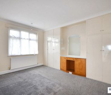 Kingsmere Park, Kingsbury, London, NW9 8PL - Photo 5