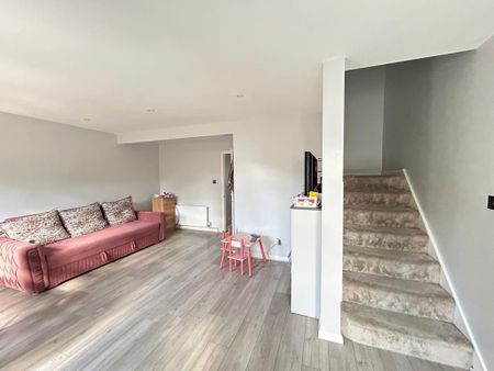 3 bedroom semi-detached house to rent - Photo 3