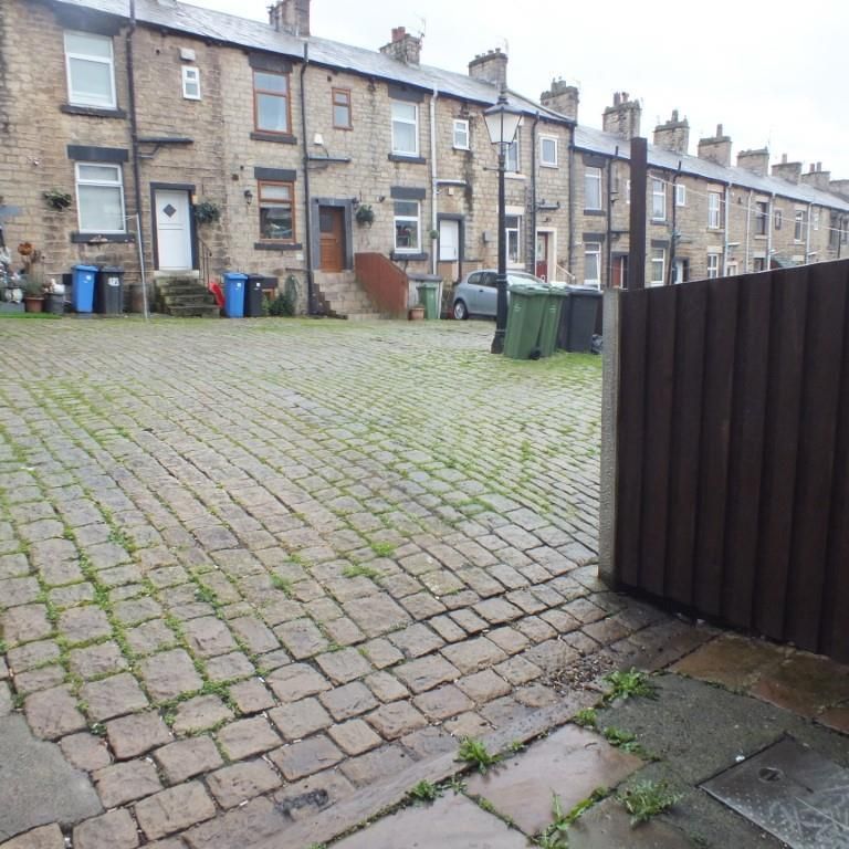 2 bedroom terraced house to rent - Photo 1