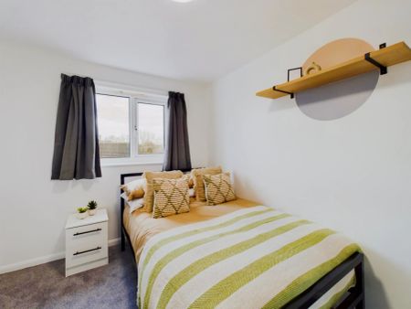 6 Bedroom House - Photo 3