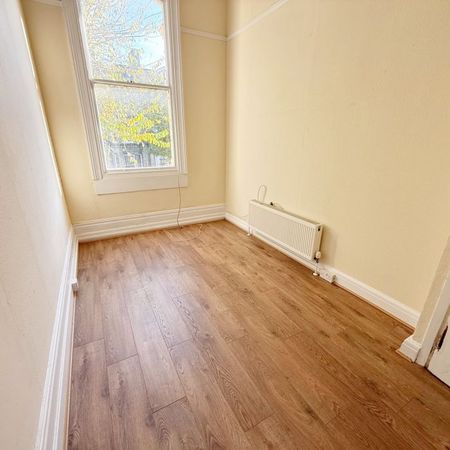 2 Bedroom Flat, Tisbury Road, Hove - Photo 2