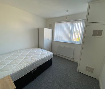 3 bedroom house on Mile Lane, CV3 5GB area - Photo 3
