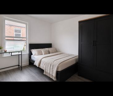 6 Bed Terraced House, Earls Road, SO14 - Photo 2