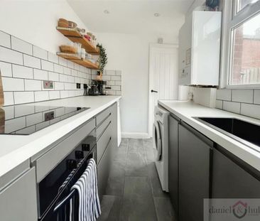 2 bedroom terraced house to rent - Photo 2
