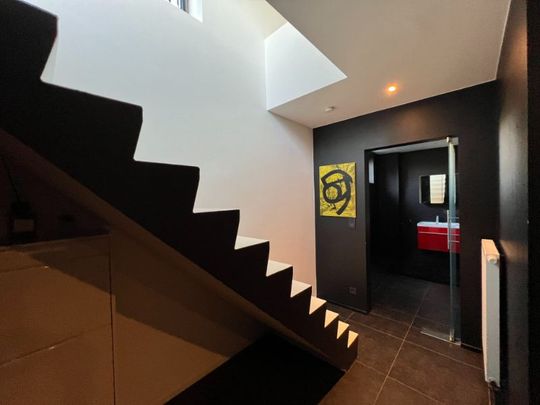BEMEUBELDE moderne woning met 3 slaapkamers, rustig gelegen in doodlopende straat en op wandelafstand van centrum Mol. - Photo 1