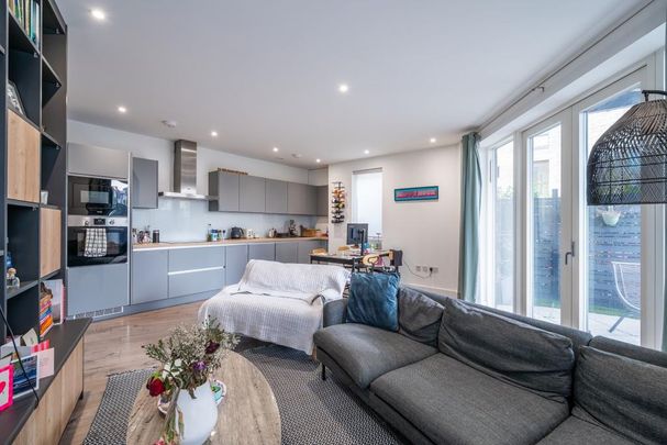 3 bedroom flat to rent - Photo 1