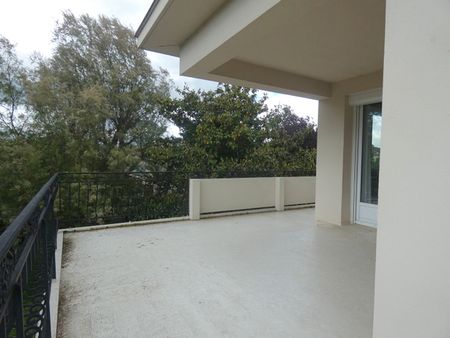 House - Photo 4