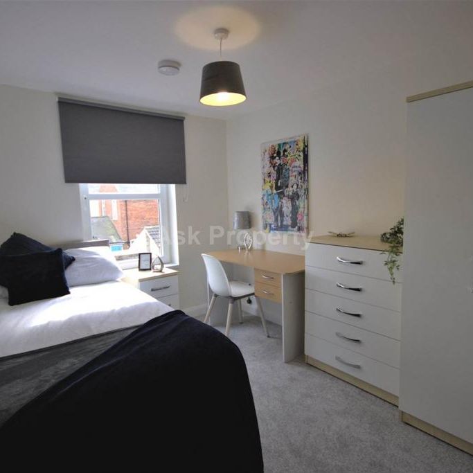 1 bedroom in a house share to rent - Photo 1