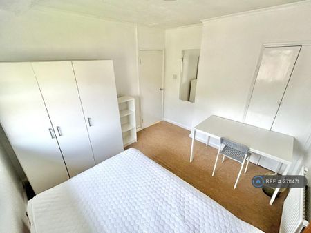 6 bedroom semi-detached house to rent - Photo 3