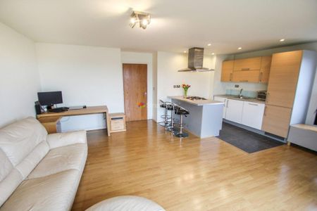 2 bedroom flat to rent - Photo 2