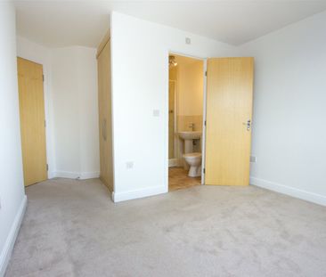 Sorrel Way, Carterton, Oxfordshire, OX18 - Photo 4