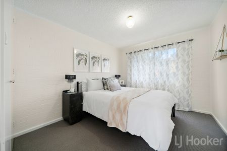 Updated 2 Bedroom Apartment - Photo 2