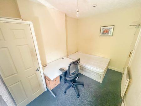 Broadway, Treforest - Photo 2