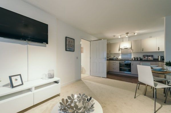 Springfield Gardens, Glasgow, G31 - Photo 1