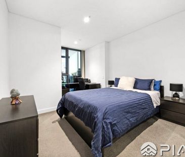 Furnished North-facing Luxury 1 Bedroom + Study Apartment - Photo 1