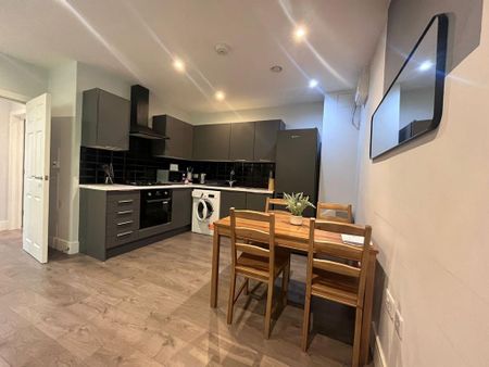 2 bedroom flat to rent - Photo 4