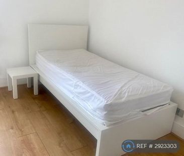 1 bedroom in a flat share to rent - Photo 5