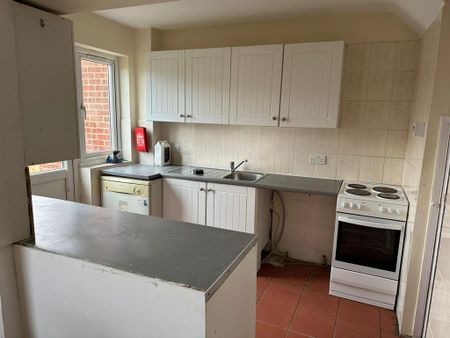 1 bedroom in a house share to rent - Photo 3