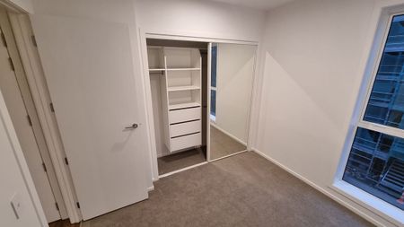 Modern 2BR Apt with Pool - Photo 5