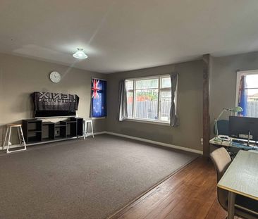 Spacious Living - Photo 1