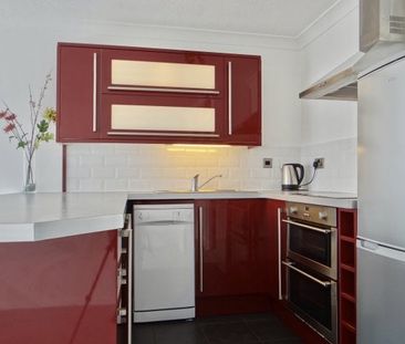 Bush Street East, Southsea - Photo 2