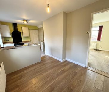 2 bedroom semi-detached house to rent - Photo 6