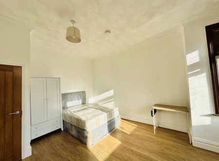 Room in a Shared House, Shrewsbury Road, E7 - Photo 2