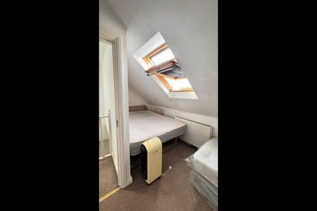 Room in a Shared House, Margery Park Road, E7 - Photo 5