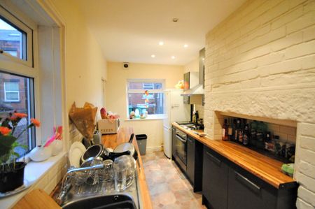 5 Bed - 31 Stanmore Street, Headingley, Leeds - LS4 2RS - Student - Photo 4