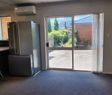 Charming 3BR Home by Hamilton Lake - Photo 3