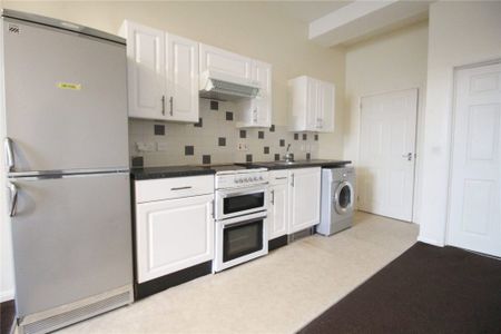 1 Bedroom Flat / Apartment - Winchester Road, Bishops Waltham - Photo 4