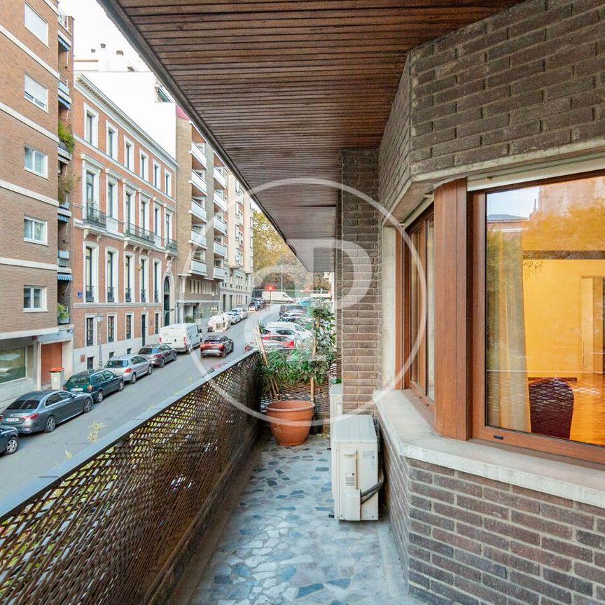 Piso de alquiler en Casado del Alisal, Jerónimos - Photo 1