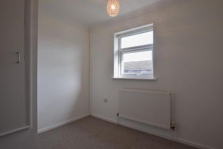 3 bedroom semi-detached house to rent - Photo 2