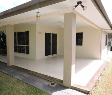 IMMACULATE HOME IN QUIET CLOSE - Photo 4