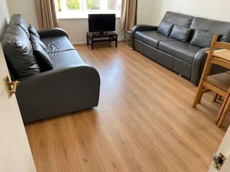 2 Bed Flat, Sheppard Drive, SE16 - Photo 2