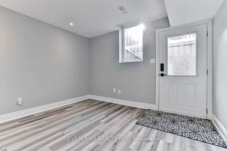 Detached Home For Lease | N9246525 - Photo 3