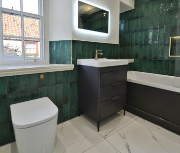 3 bedroom flat to rent - Photo 4