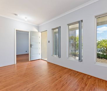 Stylish Modern Living with Rear Laneway Access in Ellenbrook - Photo 2