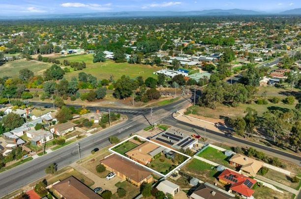 GREAT FAIMLY HOME ! - Photo 1