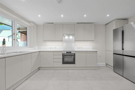 4 bedroom flat to rent - Photo 3