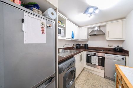 1 Bedroom Flat / Apartment - Andersons Road, Southampton - Photo 4