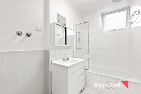 LARGE TWO BEDROOM HOUSE IN THE HEART OF EAST MELBOURNE - Photo 5