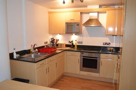 2 bedroom flat to rent - Photo 4