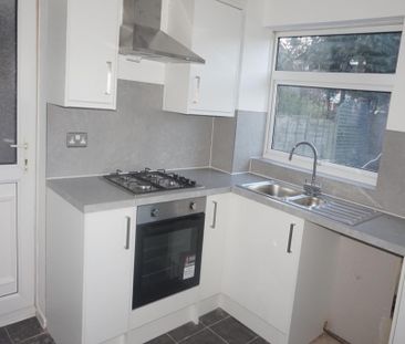 3 bedroom semi-detached house to rent - Photo 5