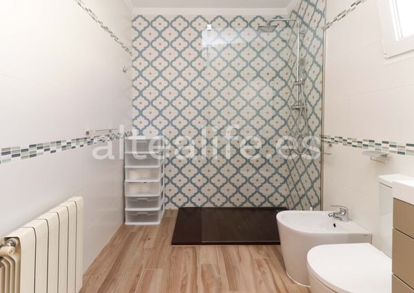 Casa o chalet de alquiler en Calle Londres, El Tossal - Bello Horizonte