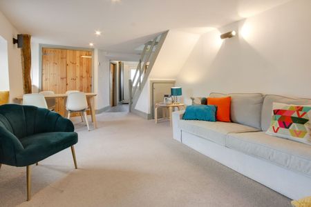 2 Bedroom - Photo 3